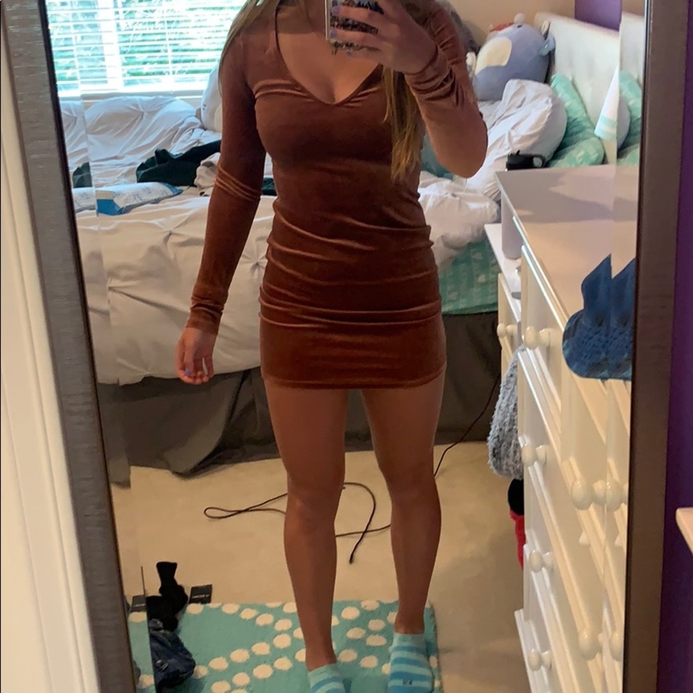 Tight velvet nude/pink dress